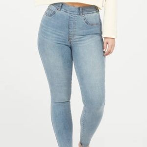 NWT Spanx Ankle Skinny Jeans, Light Vintage Wash Size Medium